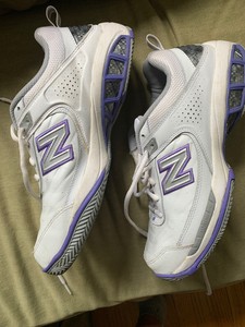 tennis shoes with roll bar