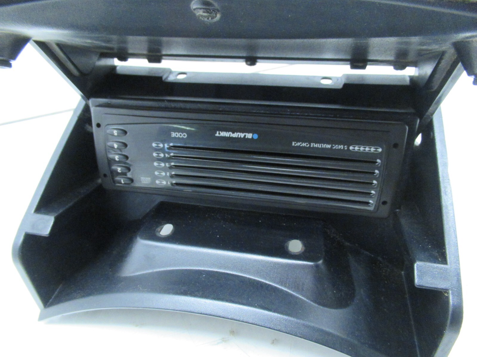 04-08 MASERATI QUATTROPORTE CD CHANGER STORAGE COMPARTMENT OEM
