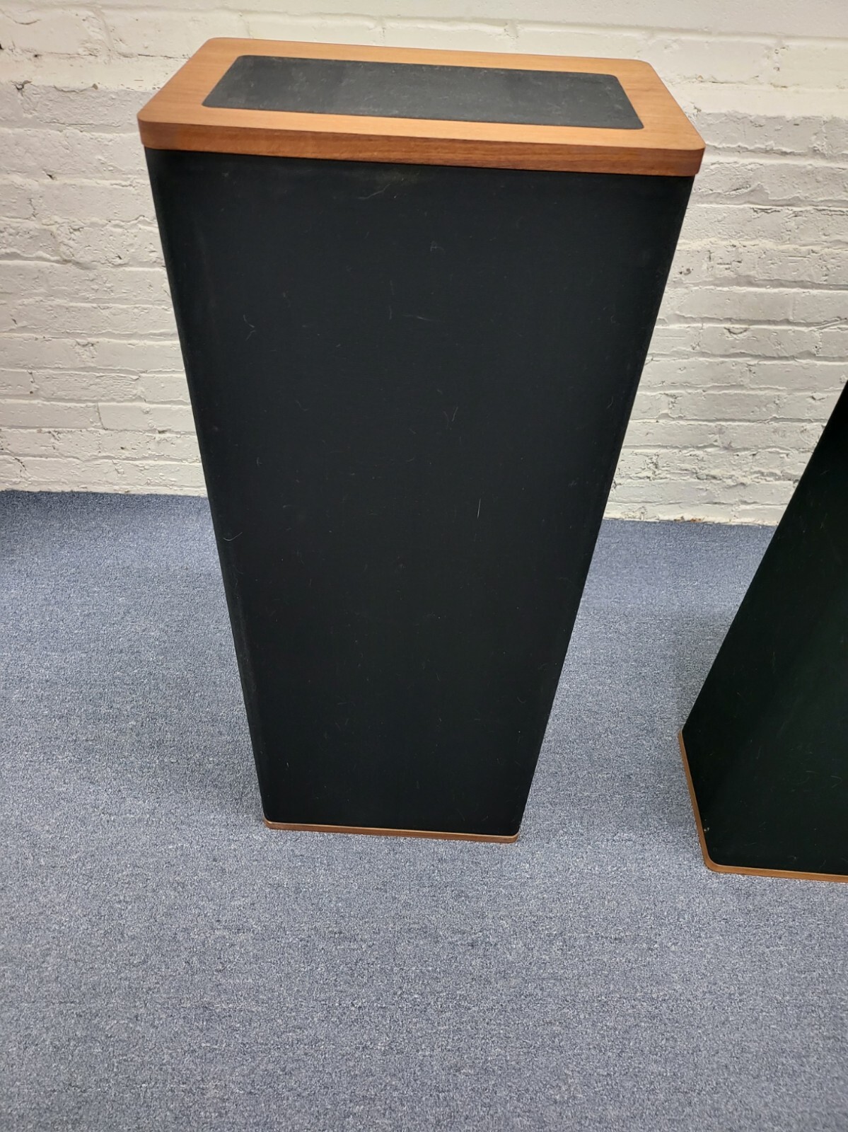 Vandersteen 2CE Stereo Tower Speakers Walnut Finish w/Original Stands