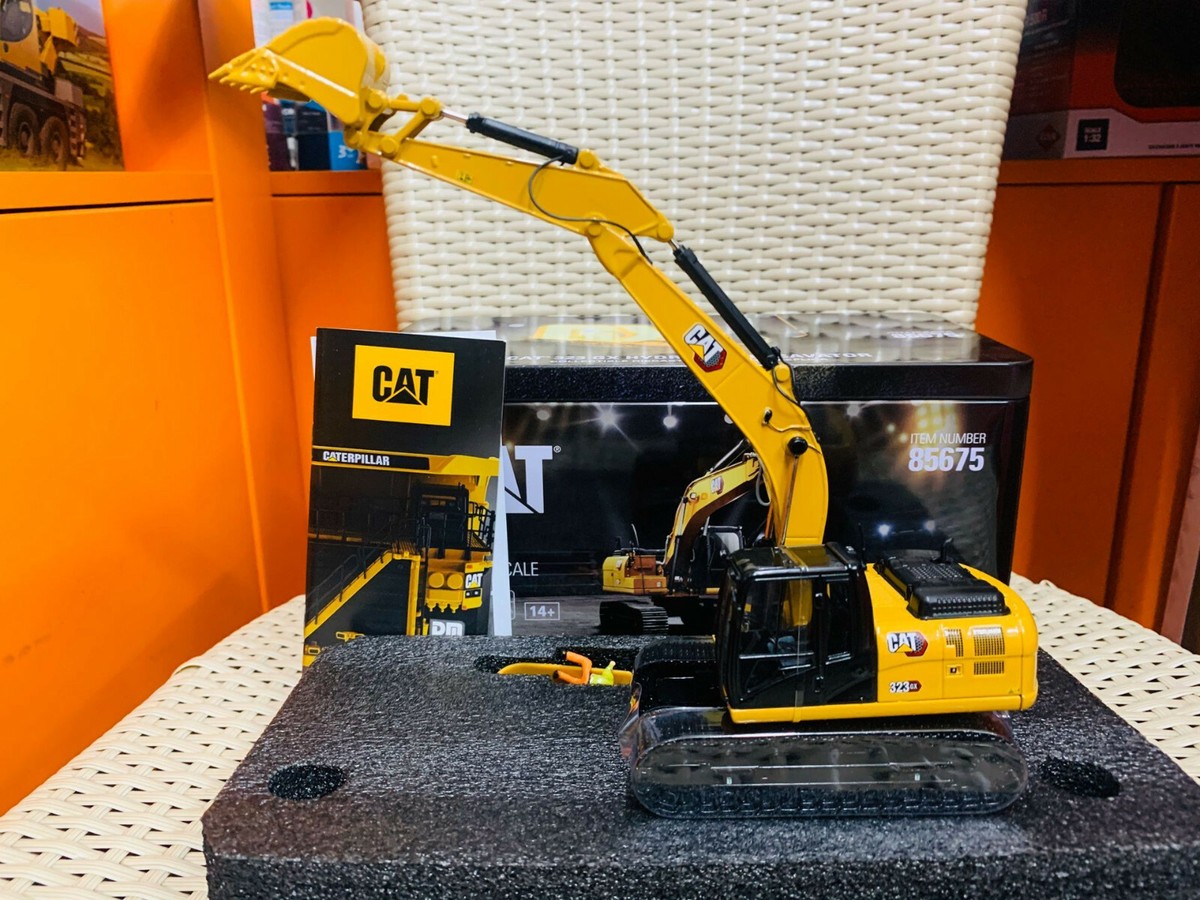 Caterpillar Cat 323 GX Hydraulic Excavator 1:50 Scale By Caterpillar Cat 323 GX Hydraulic Excavator 1:50 Scale By