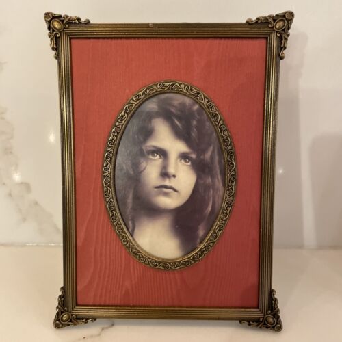 Ornate Frame - Girl Portrait 6”x8” - Beautiful Scarlet Cloth - Picture 1 of 5