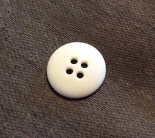 DILL BUTTONS #201045 WHITE ROUND--4 HOLE--18MM--- 13 PIECES