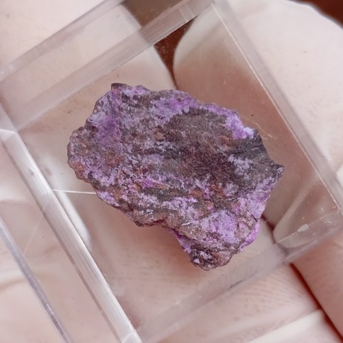 Fibrous sugilite - Nchwaning II mine South Africa - Picture 8 of 12