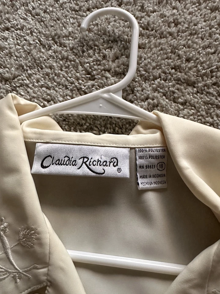 Blusa plisada satinada manga corta abotonada marfil crema vintage para mujer talla 18 Foto 2 de 2