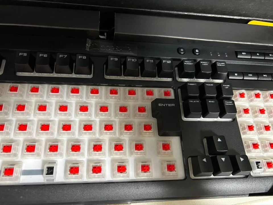 Corsair K68 RGB Mechanical Gaming Keyboard Red Switch Used/Tested - Image 4 of 4