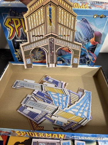 Vintage 2003 RoseArt Spider-Man Swing Into Action 3D Brettspiel - Bild 8 von 24