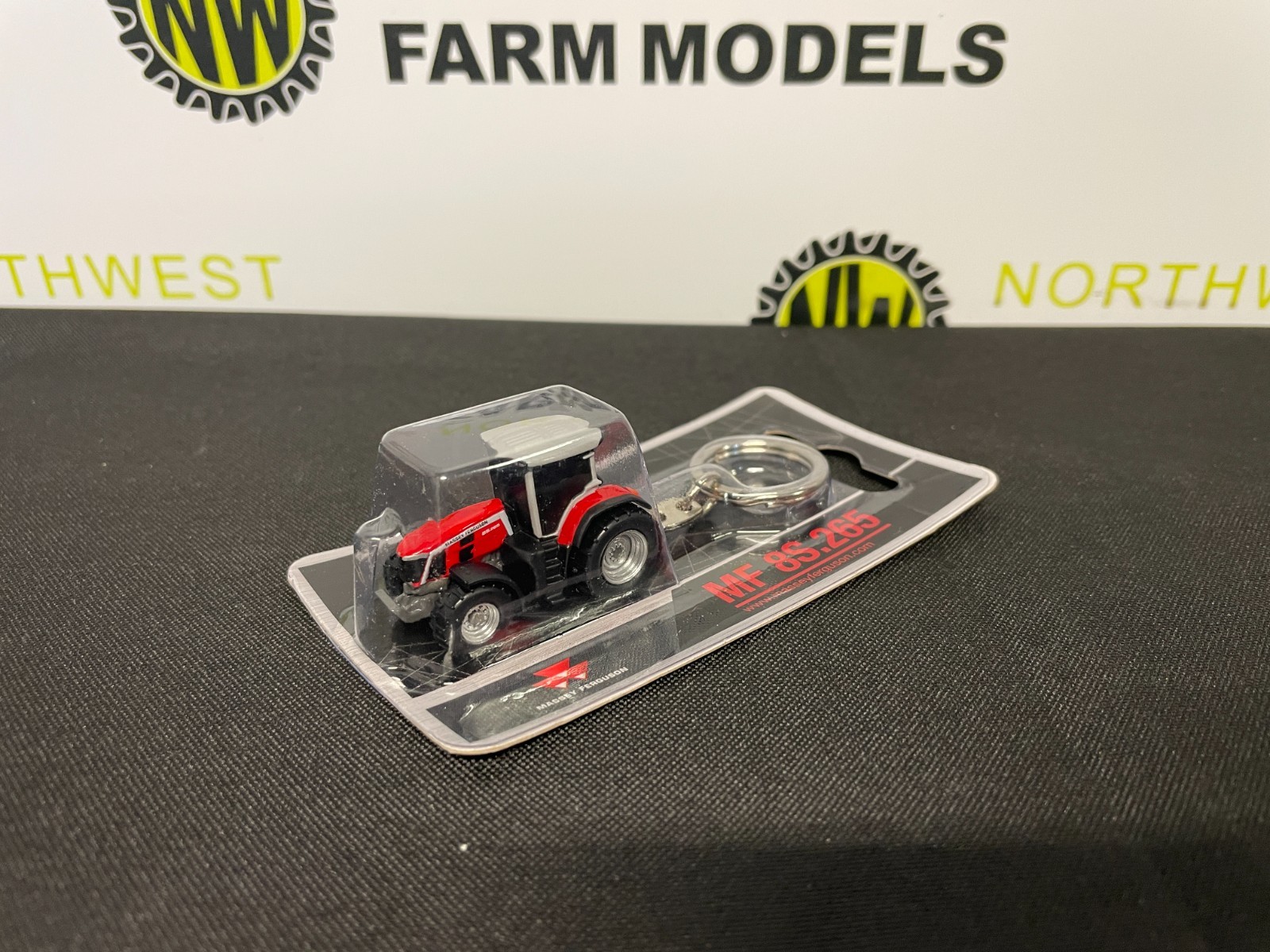 A Universal Hobbies Massey Ferguson 830 Scale Model Combine Harvester 1:32 Boxed