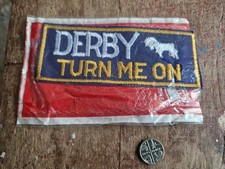 DERBY COUNTY F C - RARA TOPPA DISTINTIVO VINTAGE DA COLLEZIONE COFANETTO MAI APERTA
