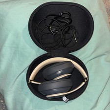 Beats Studio3 Wireless Over-Ear Noise Cancelling Headphones - The Beats Skyline