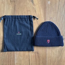Tudor Mütze marineblau Kollektion Born to Dare 2025, neu mit Tasche