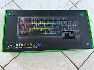 Razer Ornata Chroma Gaming-Tastatur, USB verkabelt, mit Handballenauflage