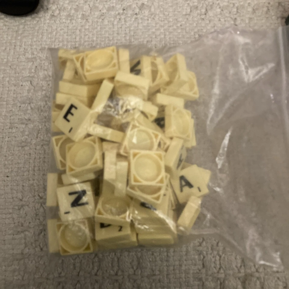 MATTEL SCRABBLE :   UNUSUAL SMALL SET - ENTIRELY COMPLETE & GOOD!     - Image 4 of 4