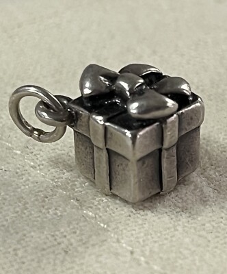 James Avery Retired Silver Present Gift Charm