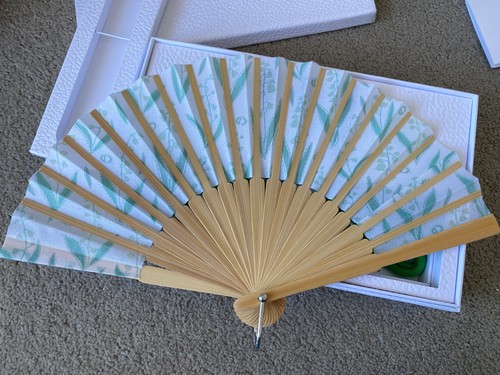 New Christian Dior Beaute Lucky Perfume Bamboo Folding Fan Paper Fan Set Sets - Picture 5 of 7