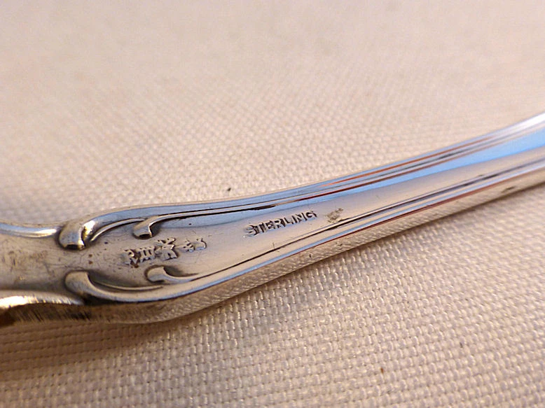 Antigua cuchara perforada de mesa Atlanta/Irving-Wallace esterlina para servir Foto 2 de 2