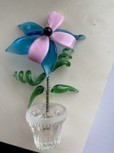 Kleines Blumenornament aus Glas