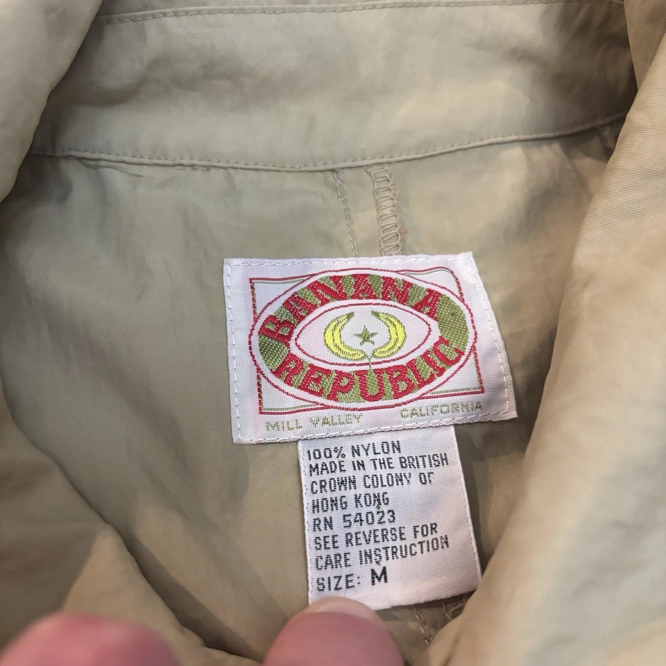 Trench coat vintage Banana Republic adulto náilon cáqui safári anos 80 médio - Imagem 4 de 4