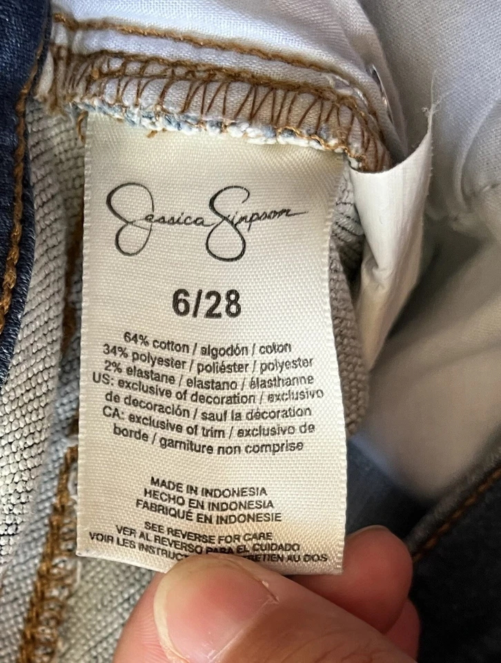 Pantalones cortos de mezclilla azul con puños bermudas de tiro medio Jessica Simpson talla 6/28 Foto 3 de 4