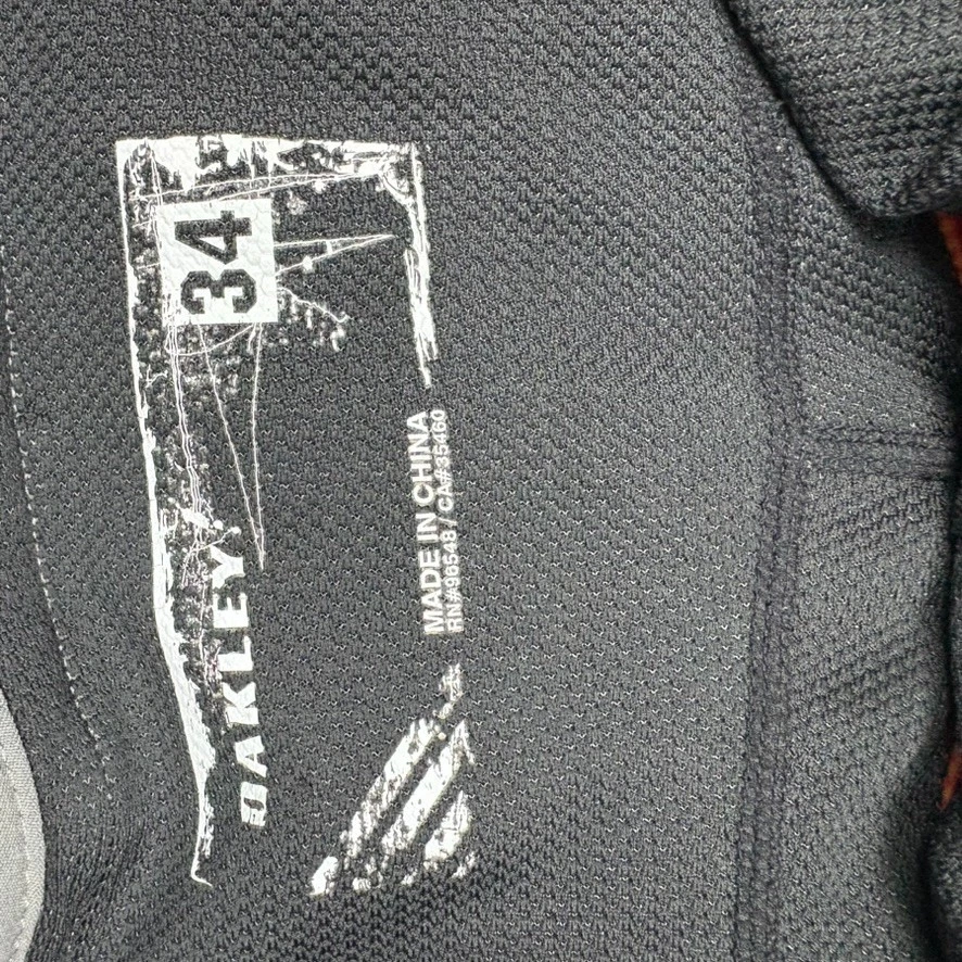 Vintage Y2K Oakley Baggy MTB Shorts Men’s 34 Gray Padded Reflective Cargo tech - Image 4 of 4