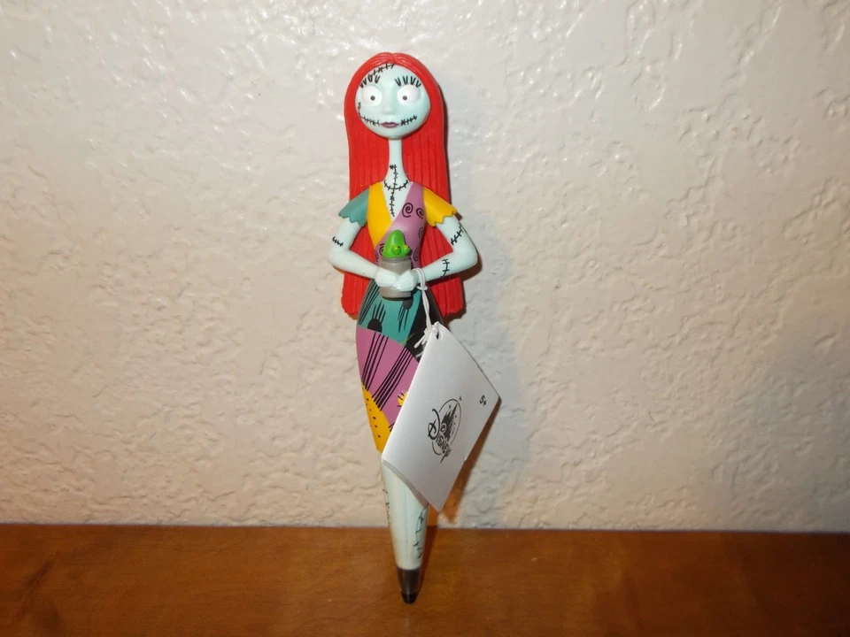 Figura pluma de escritura Sally Pesadilla antes de Navidad de los parques de Disney Foto 3 de 4