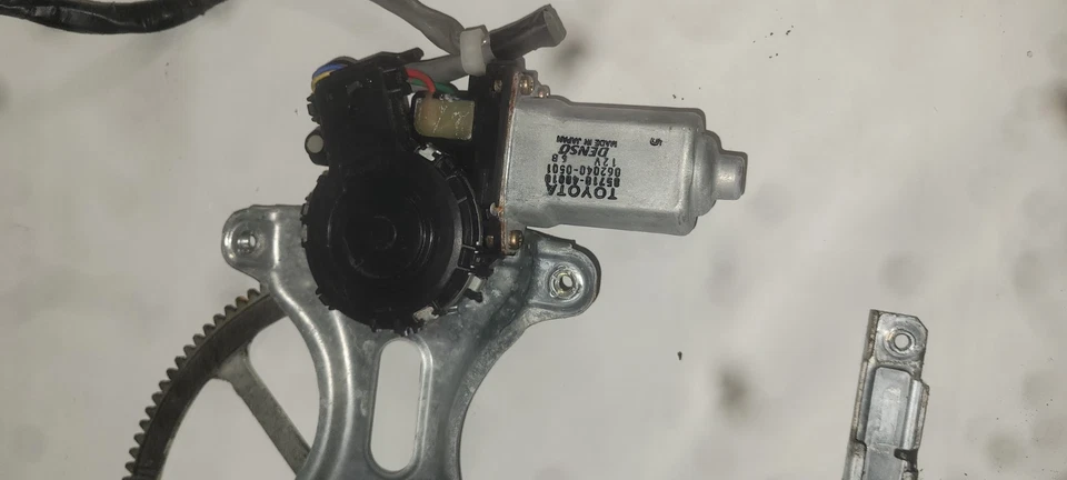 Conjunto regulador ventana pasajero delantero Lexus RX300 99-03 85720-48020 Foto 3 de 4