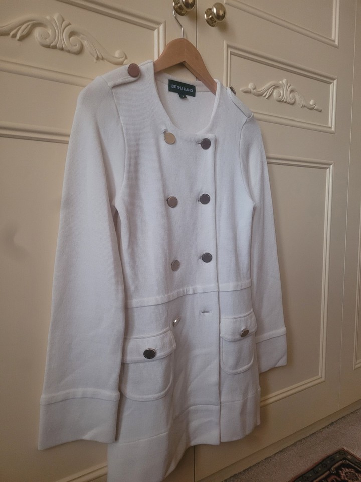 BETTINA LIANO WOOL DOUBLE BREASTED JACKET IN CREAM.. SZ S. EXCELLENT CONDITION.