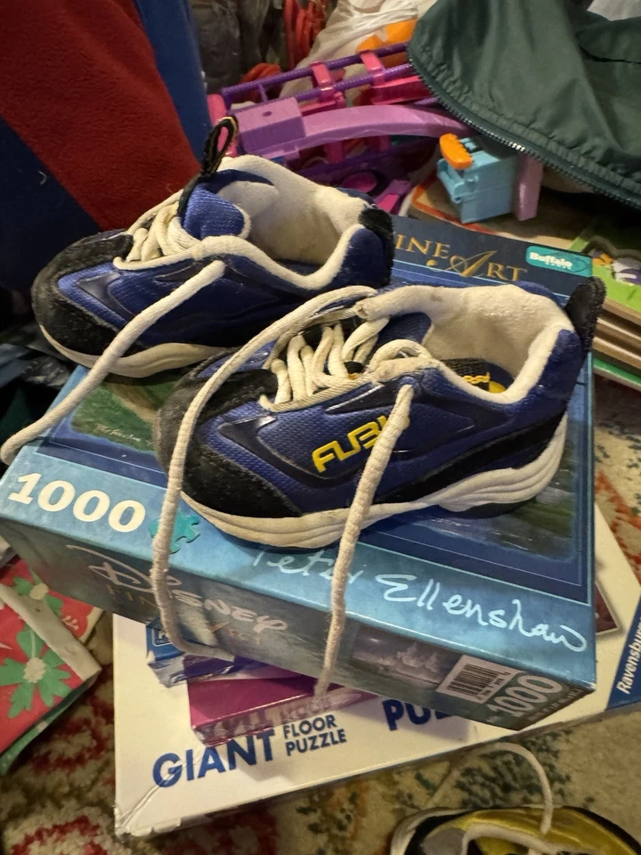 ¡Zapatos de tenis Fubu infantil vintage! Talla 4. Excelente estado usado Foto 2 de 4