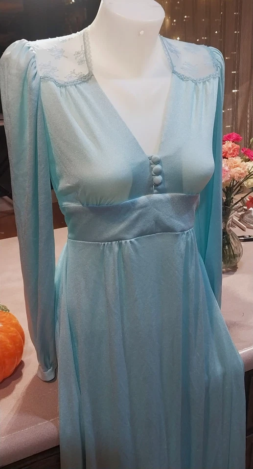 Vtg. Romantic, Cottagecore Dress.  Flattering, Lace Detail, Heavenly Blue/Grn M - Image 3 of 4