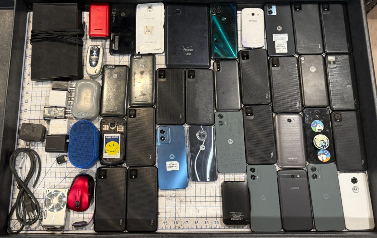 Lot of 42 Motorla, Cricket, Samsung & more see pics for salvage parts or repair