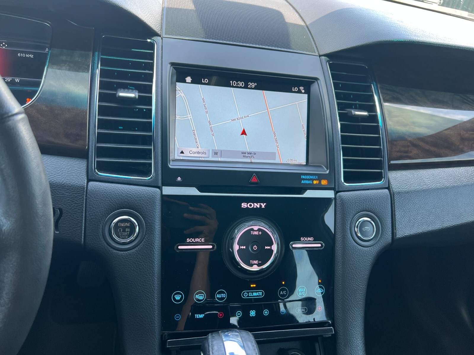 Ford Taurus - Image 22