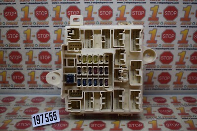 2002-2005 LEXUS IS300 PASSENGER RH SIDE FUSE BOX JUNCTION BLOCK  82733-53022 OEM