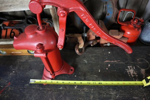 Antique Primitive Cast Iron Water Pump F & W Mfg Co - Picture 4 of 7