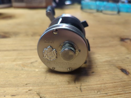 Carrete de pesca modelo raro Abu Garcia Ambassadeur 2500C PLATEADO 1977 770300 Suecia - Imagen 4 de 14