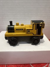 Thomas Wooden Railway Yellow Duncan Train 2001