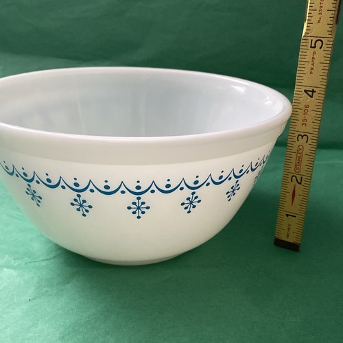 Vintage PYREX Snowflake Blue Garland 402 Mixing Bowl 1 1/2 QT ~ 1973-75 - Picture 9 of 9