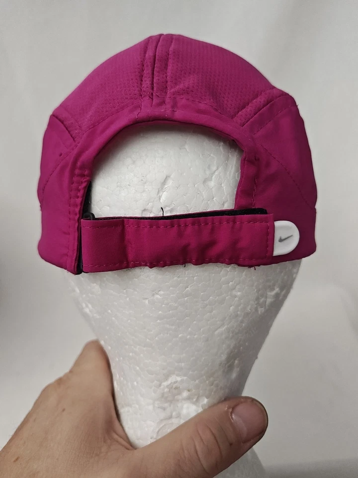 Nike Gorra para Correr Gorra Correa Trasera Rosa Púrpura Baya Bordado Logo Pluma Foto 4 de 4