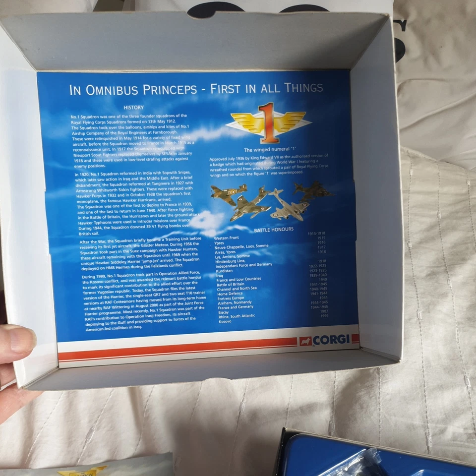 HAWKER HURRICANE MK I Nº1 SQN P3109/JX-T RAF WITTERING, 1939 - CORGI AA32012 Foto 4 de 4