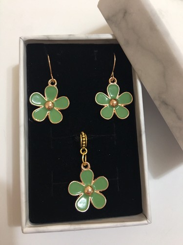 Green Flower Charm Slider Pendant Golden Necklace Earrings Set - Picture 23 of 23