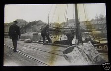 Glass Magic lantern slide KRISTIANSAND - UNLOADING MACKREL C1920 NORWAY PHOTO