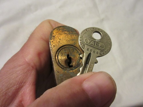 Vintage Yale Clover Lock Padlock With Key Yale & Towne Mfg Metal Brass Hardware - Picture 15 of 21