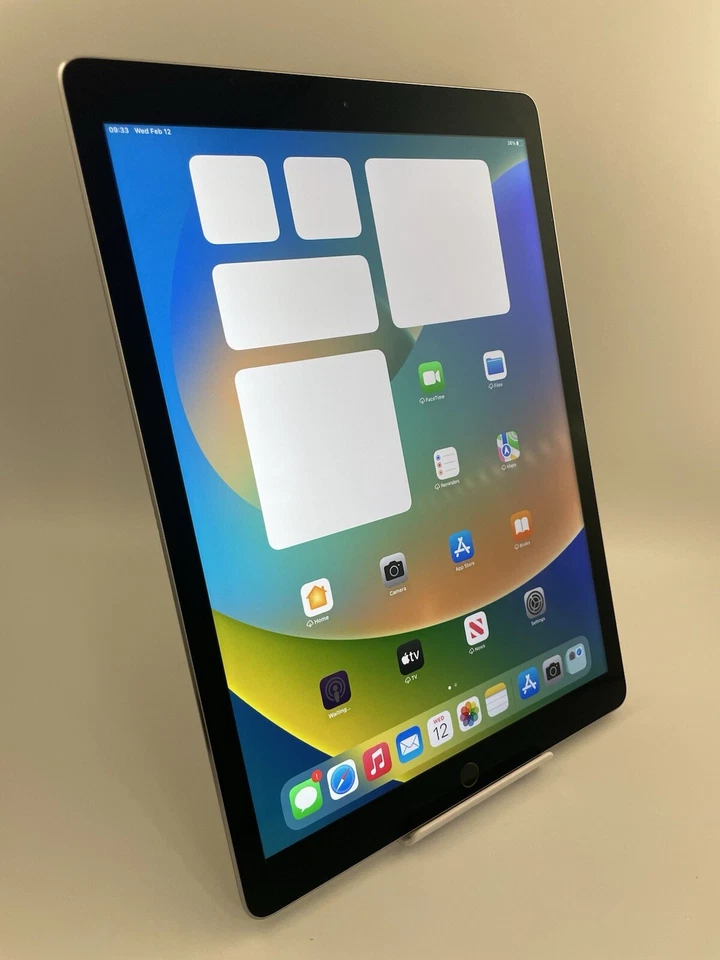 Apple iPad Pro 1st Gen 12.9" A1584 Grey Wi-Fi 32GB 128GB 256GB iPadOS Tablet - Image 3 of 4