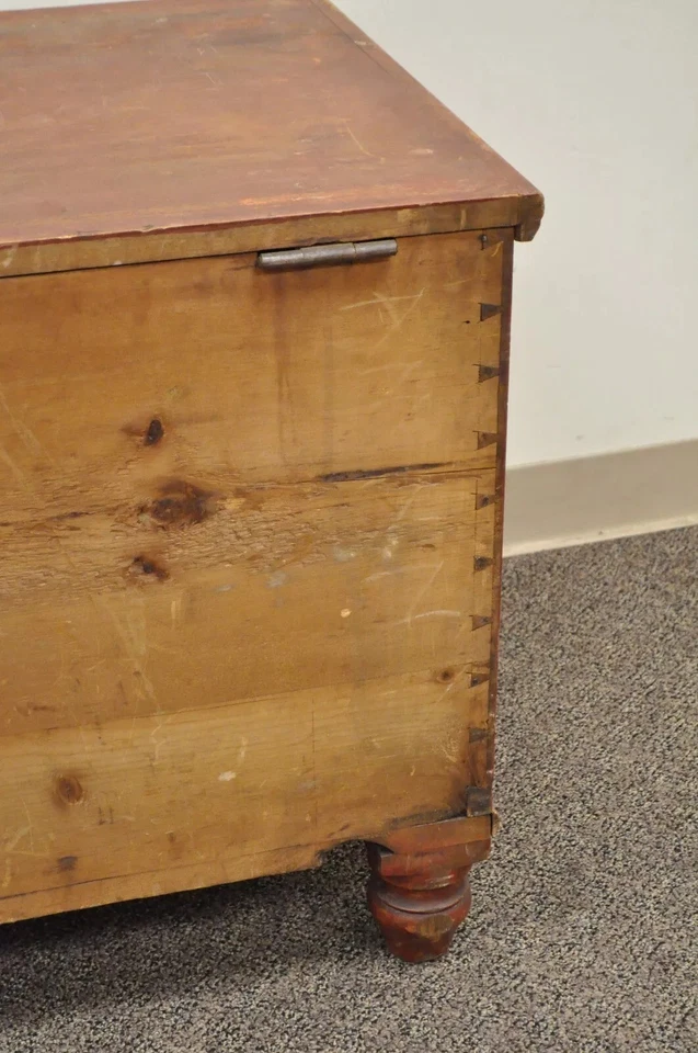 Cobertor baú antigo rústico primitivo Pensilvânia com detalhes vermelhos pintado - Imagem 4 de 4