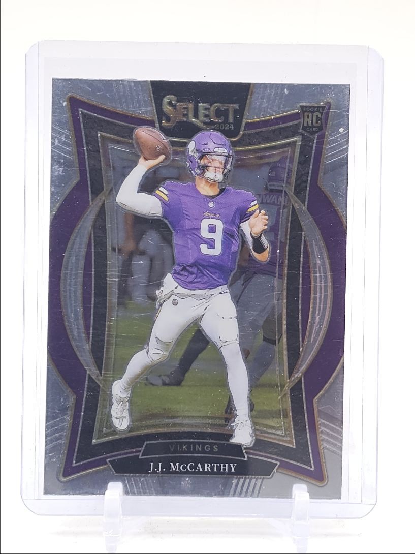 J.J. MCCARTHY 2024 SELECT CONCOURSE ROOKIE BASE VIKINGS RC Q4385