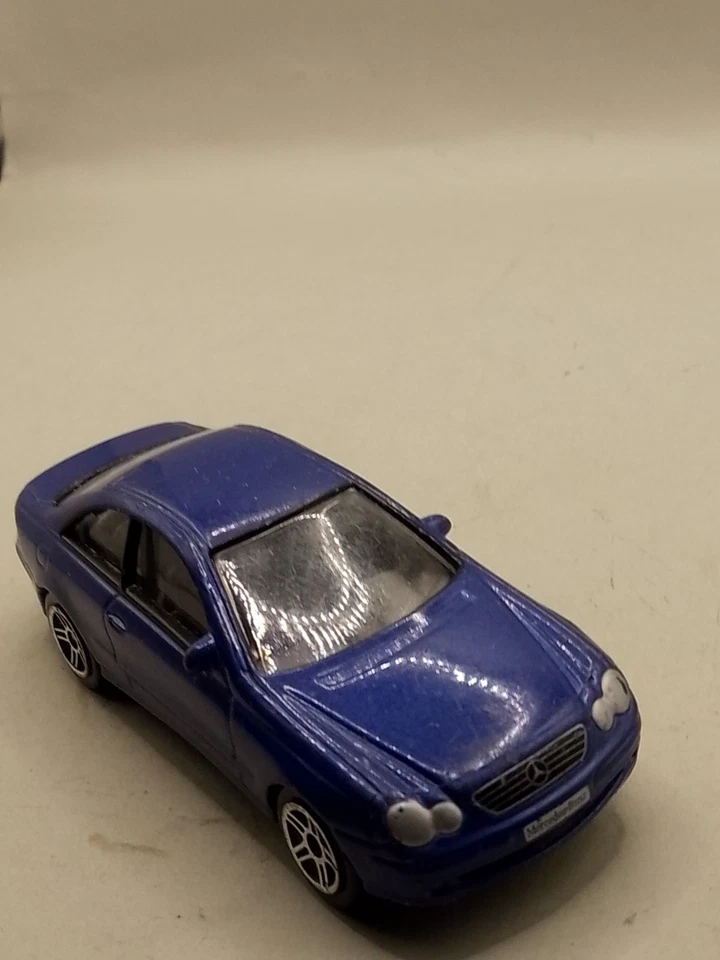 RealToy Mercedes-Benz CLK coupe 1:59 scale - Imagem 3 de 4