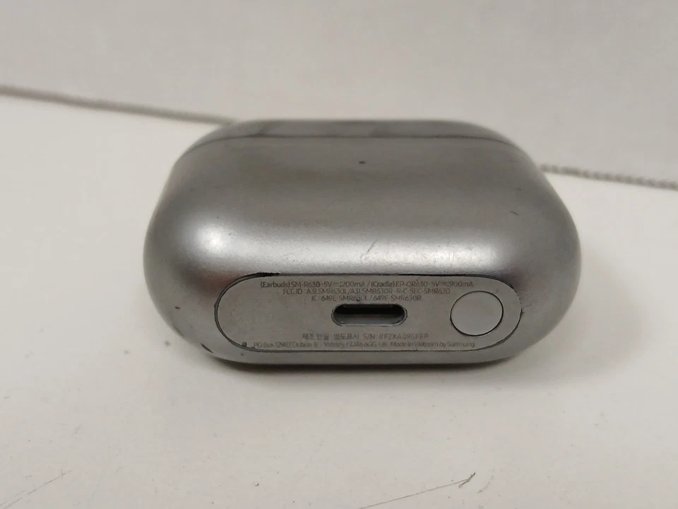 Samsung Galaxy Buds3 Pro Wireless Earbuds SM-R630, Silver - Image 4 of 4