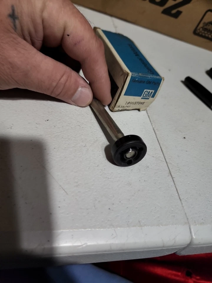 Chevrolet Malibu Oldsmobile Cutlass GM 1971-77 rodillo de ventana trasera 9837242 Foto 2 de 4