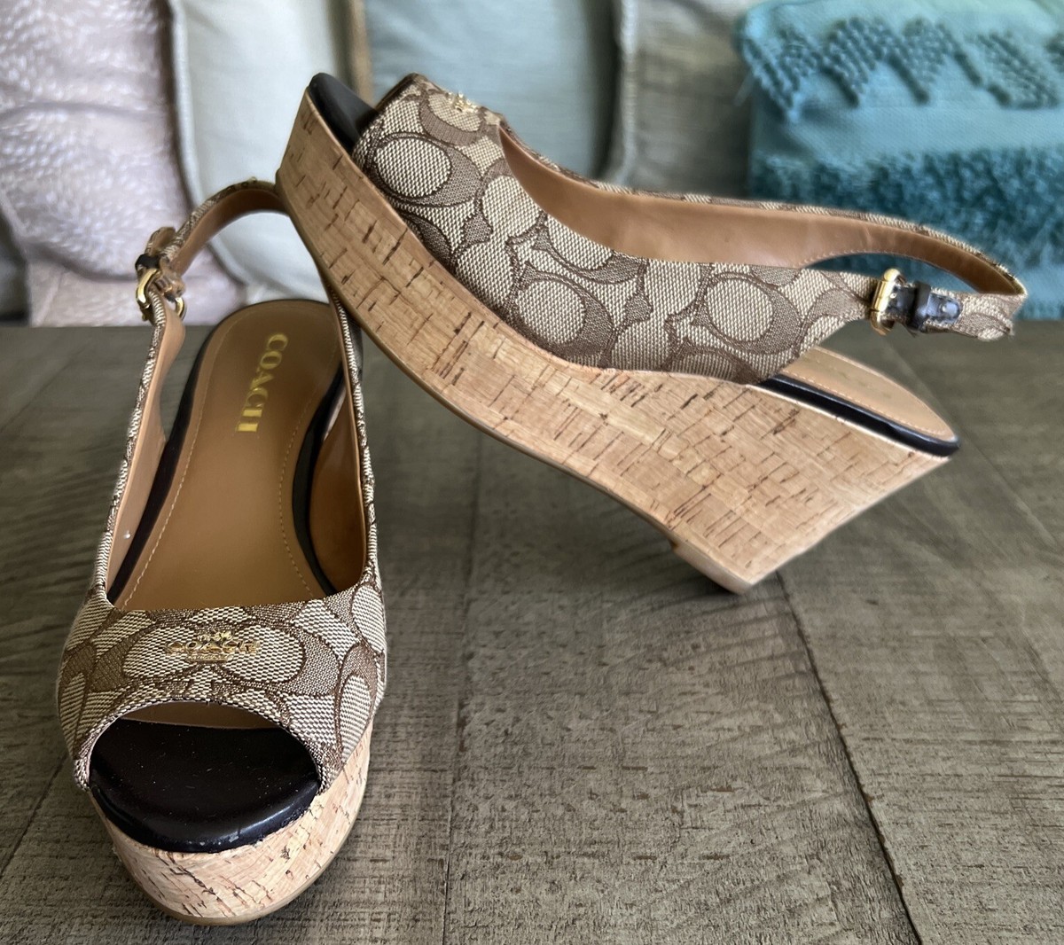 靴 Coach Peeptoe Logo Fabric Wedges (Black) COACH Size 7 Thea Black Leather Peep Toe Wedges – FABULUX