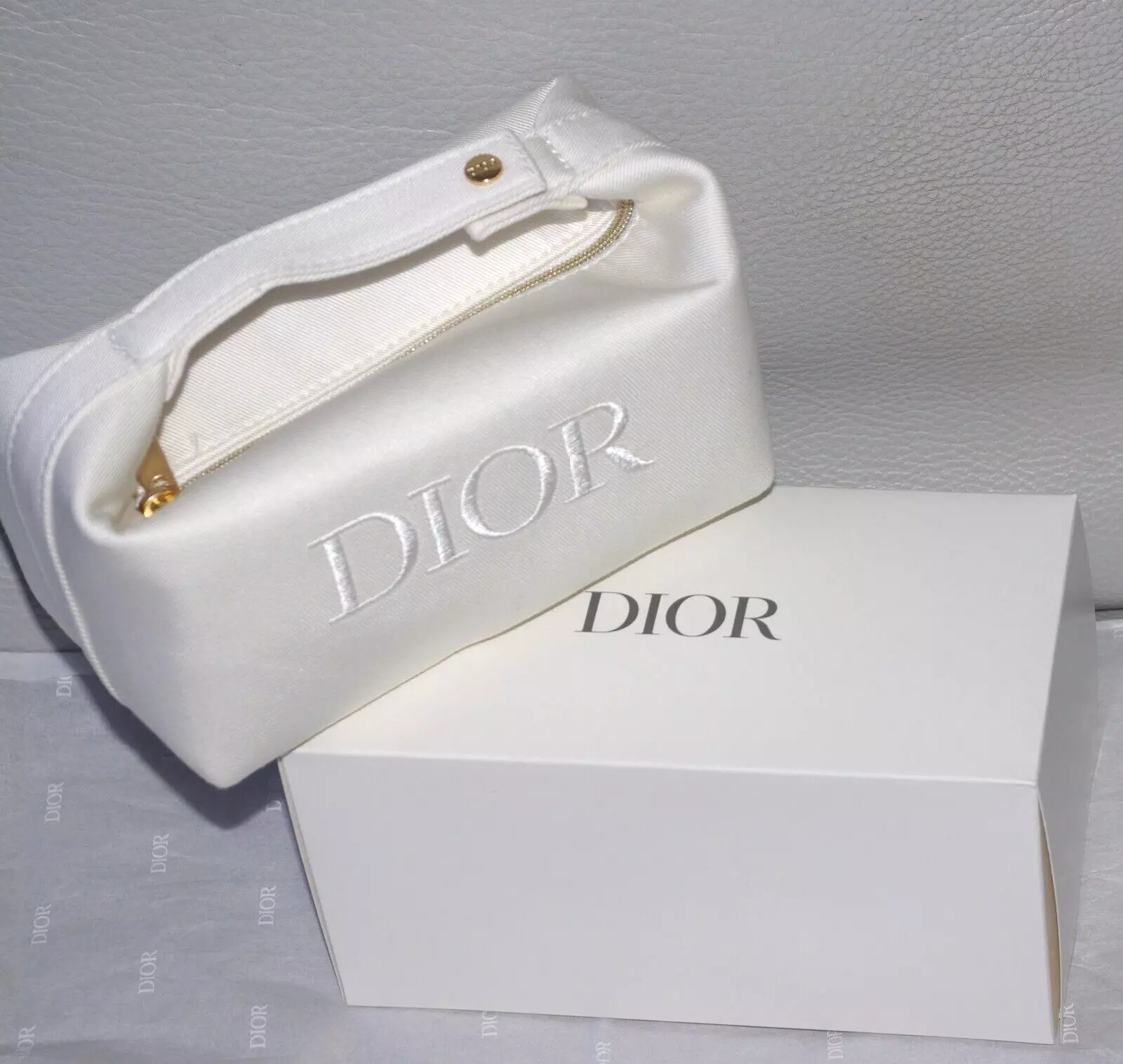 NOUVEAUTÈ DIOR MAGNIFIQUE POCHETTE TROUSSE EN TISSU BLANCHE NEUVE DANS SA BOITE