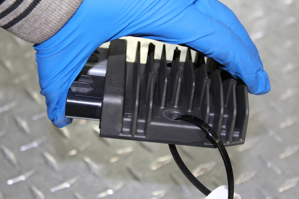 2013 年本田 CB500X RECTIFIER VOLTAGE REGULATOR — 第 3/4 张图片