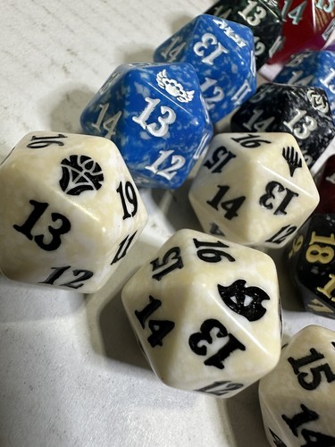 Lot of 17 MTG Spindown - Various Sets - Some Oversized - MTG D20 Dice - Picture 5 of 5